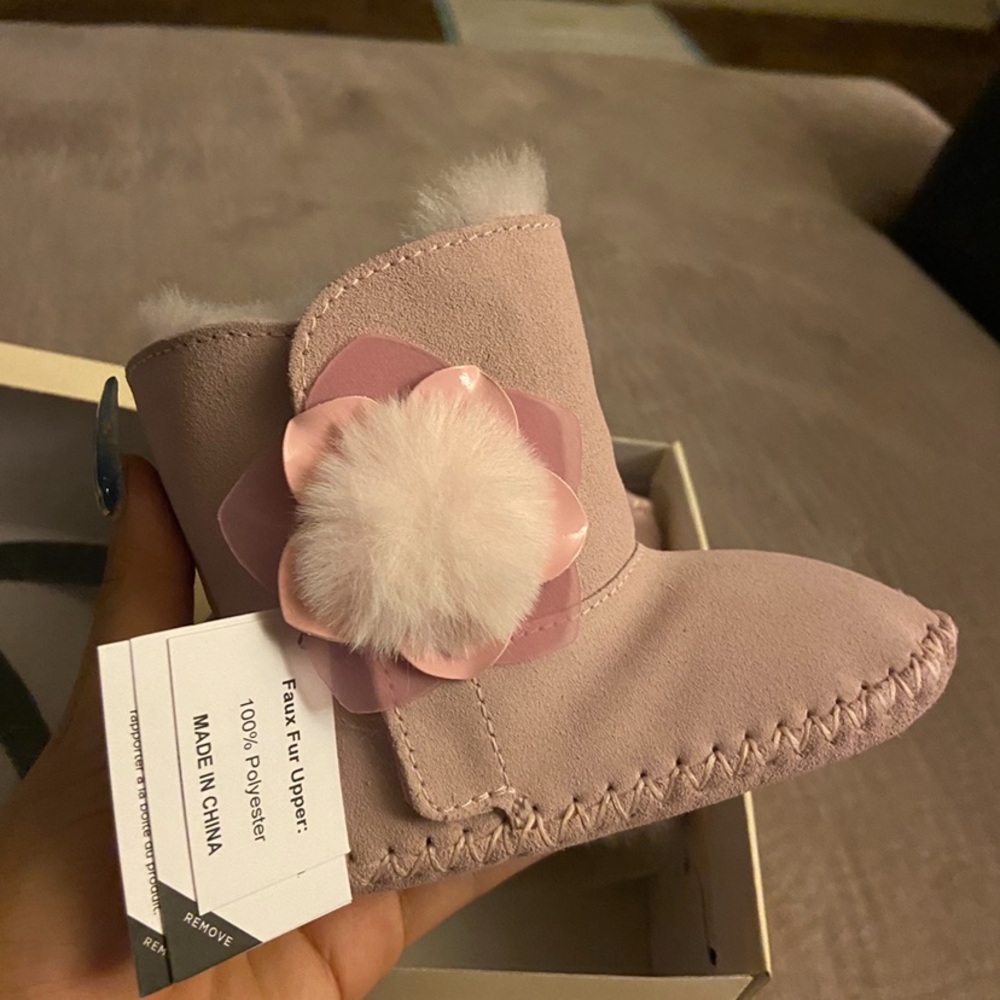 BABY GIRL UGGS